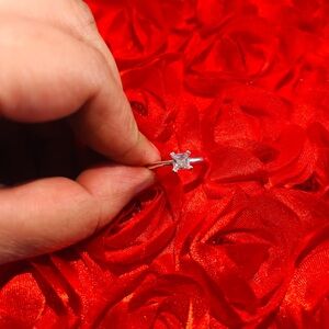 Elegant Silver Ring with Clear Gemstone